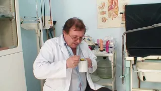 Redhead granny dirty pussy stretching in gyn clinic