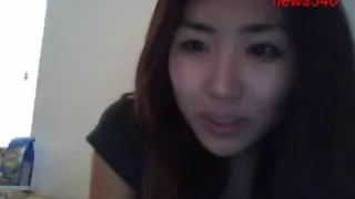 Stunning Asian slut shows off her bra on free sex chat