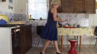 Anal fucking with a hot and nasty mature granny on bed