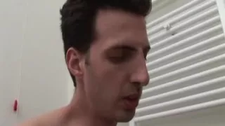 mother come into in bath - italian