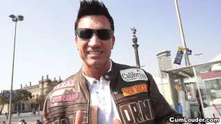 Hot brunette hair Lilyan showing her enchanting slit