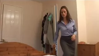 kelly does a harsh cook jerking to her inactive boyfriend 