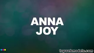 Breasty Anna schluckt eine große Ladung Sperma