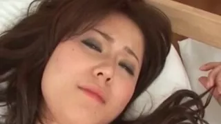 Unzensierter jpanischer Sex - schlanke volljährige Frau reitet Jock POV