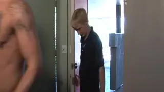 Pizza Delivery Dude Receive A Strapon For A Tip