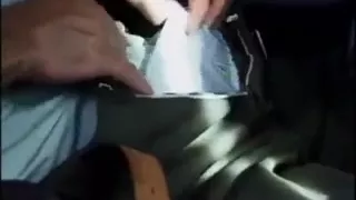 Zwei schwule Polizisten masturbieren zusammen