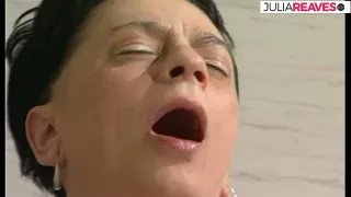 Oma beim jungen Ritt