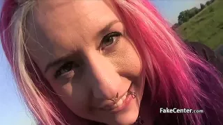 Rothaariges freches Girl im Freien gefickt