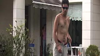 Transen Luder spielen am Pool