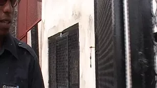 Polizist kriegt Blowjob von heißem Luder