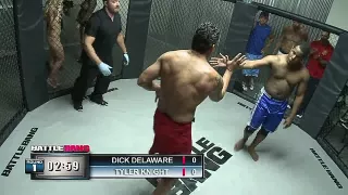 Zwei Mann gehen rein, einer fickt den Pornostar