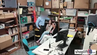 Ladendetektiv vögelt diebische Tochter und Mutter gleichzeitig