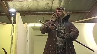 Langhaarige Asiatin lebt sich in verschiedenen Szenen aus