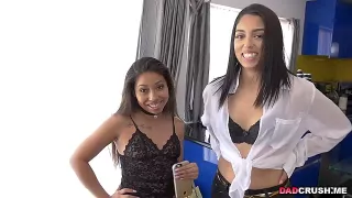 Zwei bisexuelle Latinagirls ficken gemeinsam einen Schwanz