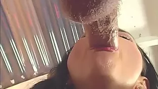 Mexikanischer Tittenficker beglückt auf ihren engen Anus