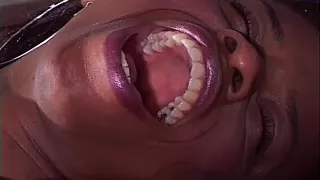 Schwarze Lesbe treibt es mit zwei weißen Freundinnen