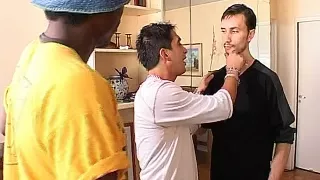 Cuckold muss Freundin bei Interracial Dreier zusehen