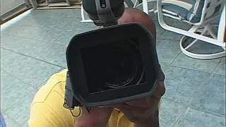 Brasilianische Sambatänzerin bei akrobatischem Outdoorfick