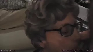 Oma nach Blowjob abgespritzt