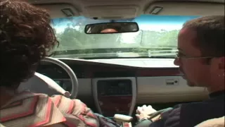 Süße Rothaarige lässt sich von zwei Männern in den Arsch ficken