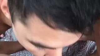 Ein Typ und zwei Tranny beim Ficken im Freien