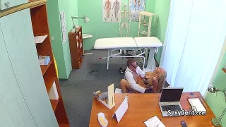 Versteckte Cam beim Fick des Arztes mit Patientin