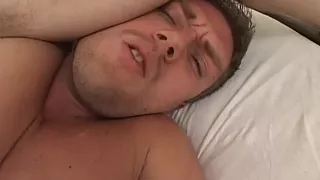 Negerin vögelt einen Typen mit einem Strap-on