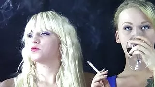 Sexy Smoking Sirens - The Sexiest Smokers in the World