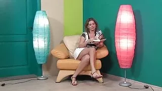 Old amateur housewife dreaming of young cock