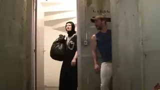 Naima Achour defoncee par deux mecs pour le Beurette Tour