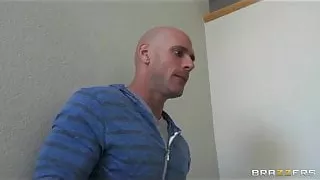 Brazzers - Perky blonde beauty seduces a virgin