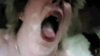 Gesicht voller Sperma Oma von satyriasiss