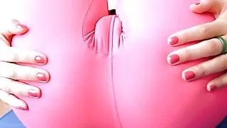 Erstaunlicher Arsch, lateinamerikanischer Teenager, der seine Kamelzehe in engem Spandex zeigt!