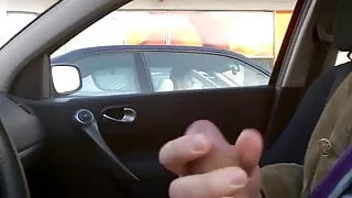 Blinken auf dem Parkplatz