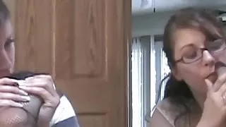 Foot massage turns into a lesbian threesom