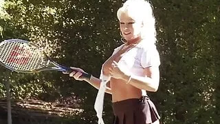 Heather Vandeven and Cynthia Lucas in Pleasure Spa