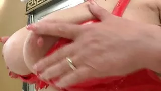 Amateur mature mother masturbate in bath