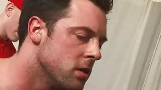 Britische Schlampe Megan wird in ihrer Wohnung gefickt