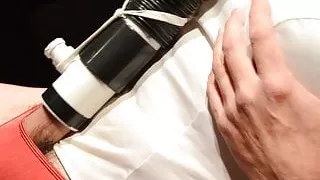 Vakuum pulsierender Orgasmus in Satin Teddy und roter Panies