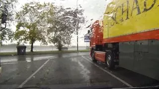 Junge haarige schwangere Schlampe fickt für CASH