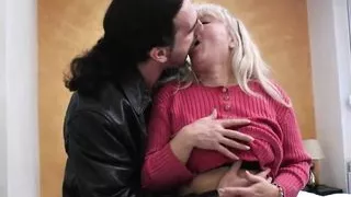 Mature mother gets anal sex with young lover