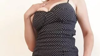 Sapphire masturbates in bed wearing sexy heels