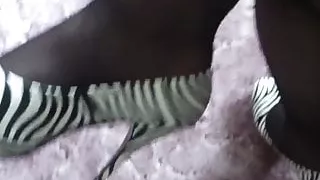 kiss and lick my feet