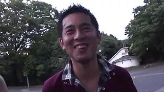 Horny guy gets his tool sucked by brunette babe outdoors