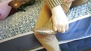 puting on my donald pliner phython boots