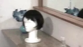 Transe Camila lutscht Schwänze und wird anal gefickt