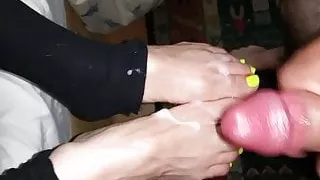 the huge cumshot on my wifes toes