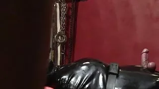 Facesitting in Latexstrümpfen