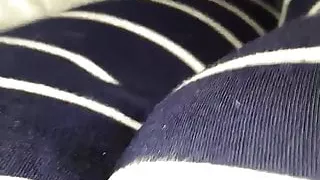 Ehefrau bekommt Sperma auf ihre Yogahose