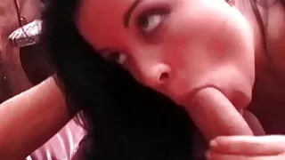 Wir müssen deinen Arsch trainieren, bevor du einen richtigen Schwanz nimmst